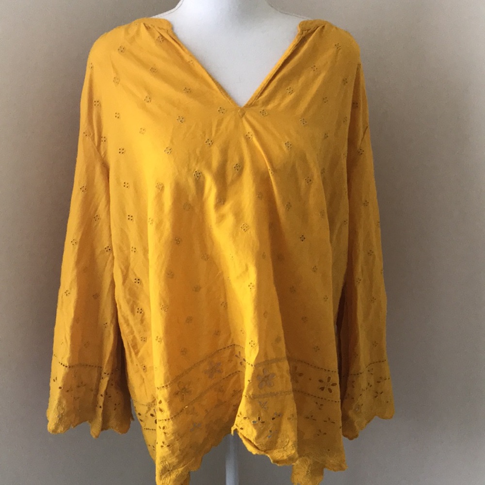 Old Navy Bell Sleeve Laser Cut Boho Top Size XL